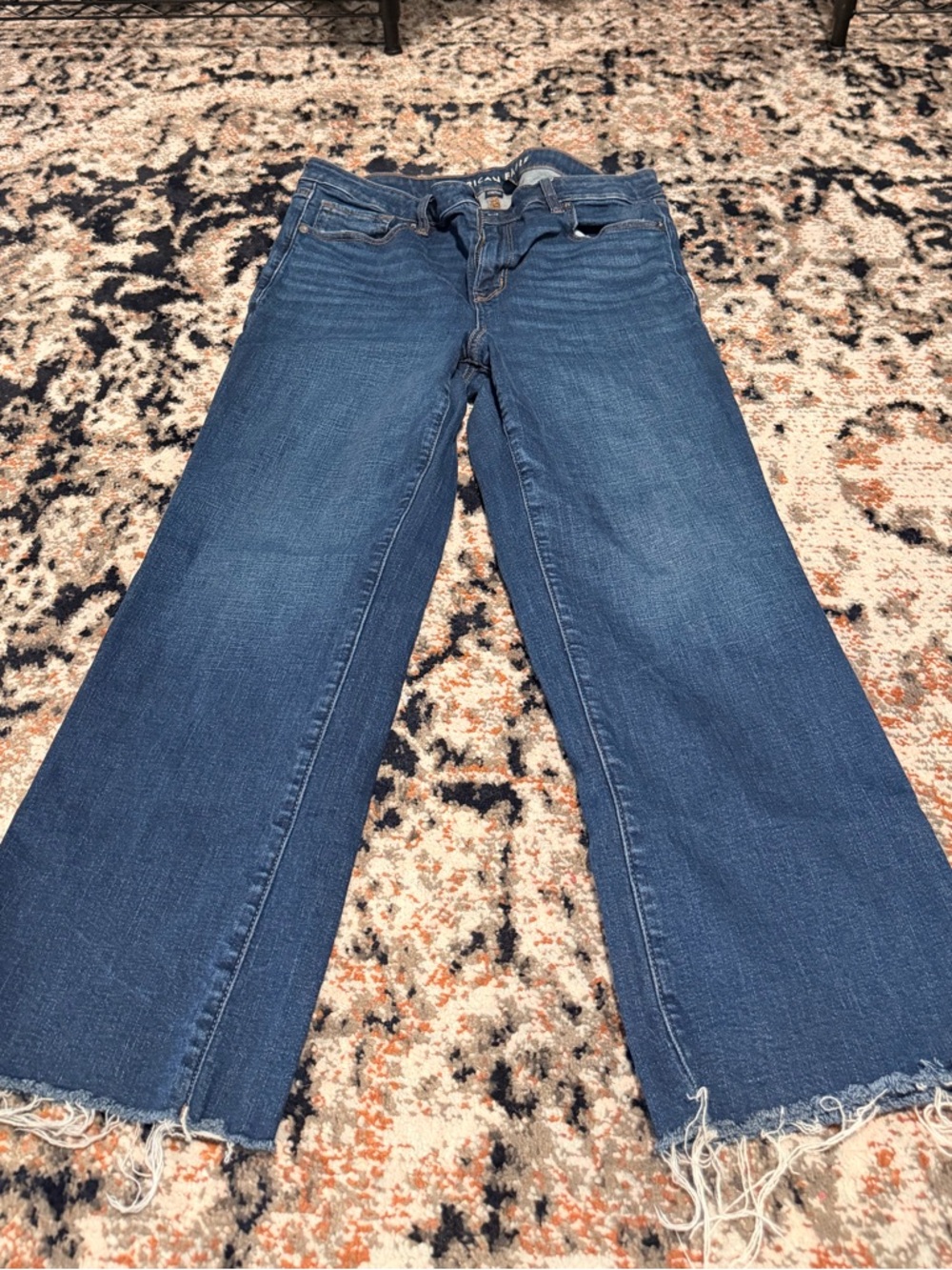 Women's Blue Wide-Leg Frayed Hem Cropped Jeans